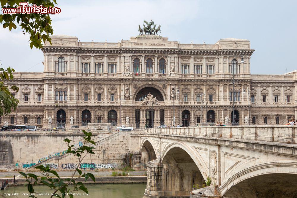 Immagine La Corte Suprema di Cassazione a Roma si affaccia sul fiume Tevere - © Vorobyev Viacheslav / Shutterstock.com