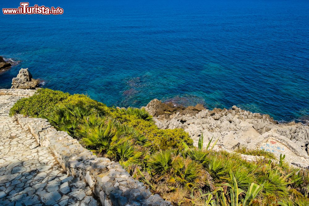 Immagine La costa ad est dalla spiaggia di Ficarazzi in Sicilia, provincia di Palermo
