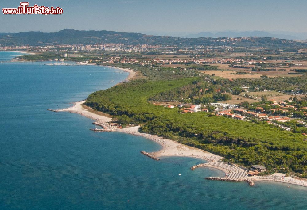 Immagine La Costa degli Etruschi appena a sud di Vada in Toscana.