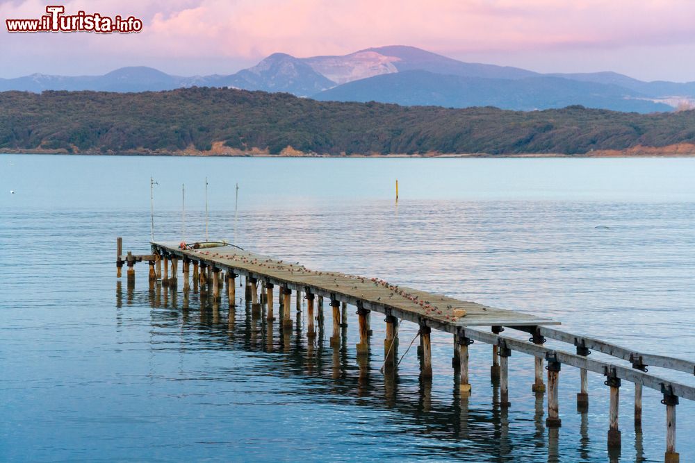 Immagine La costa di Baratti in Toscana, la spiaggia vicino a Venturina Terme