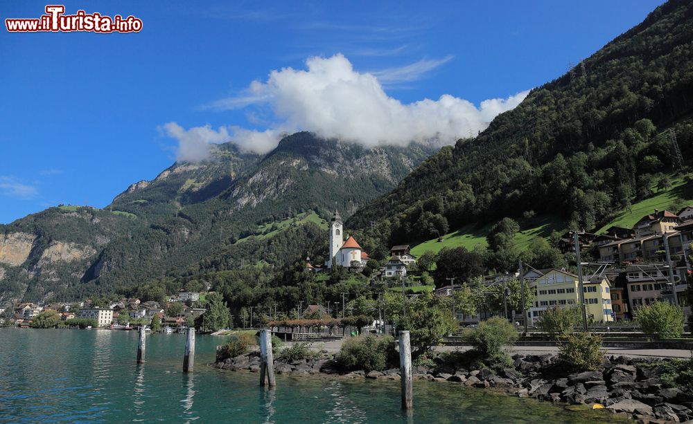 Immagine La costa di Fluelen in Svizzera, sponda sud-orientale del lago dei Quattro Cantoni