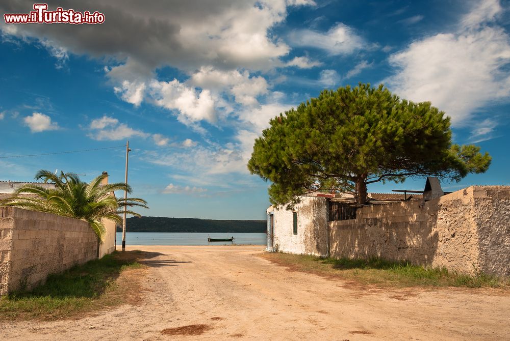 Immagine La costa di Marceddi vicino a Terralba in Sardegna, costa ovest.