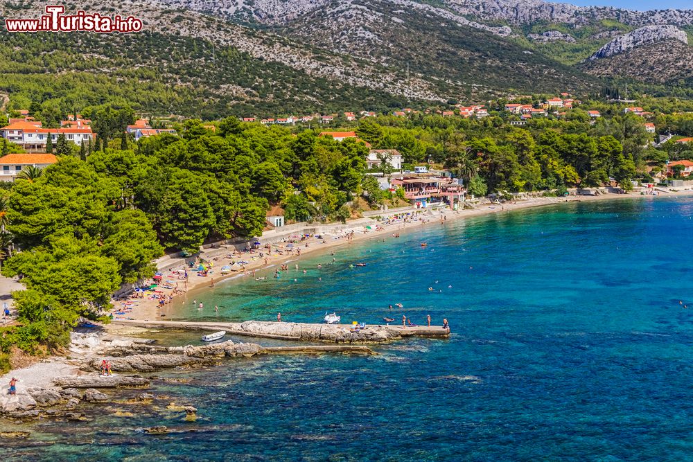 Immagine La costa di Orebic fotografata dall'alto: siamo nella parte sud-occidentale della penisola di Peljesac, Dalmazia.