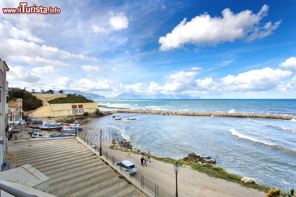 Immagine La costa di Trappeto e la sua marina in Sicilia