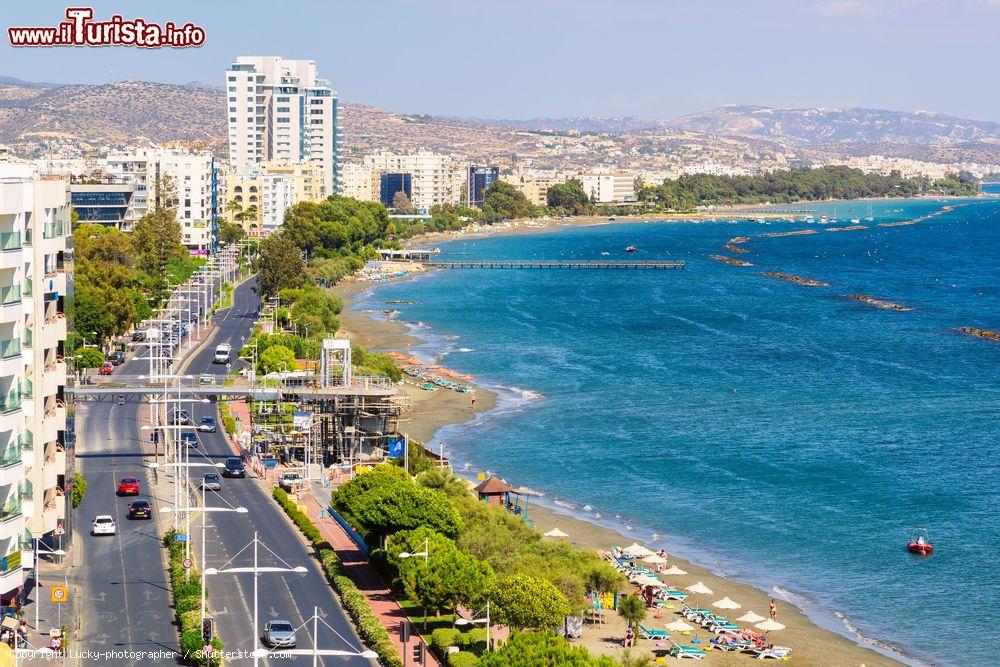 Immagine La costa e le spiagge di Limassol viste dall'alto, isola di Cipro - © Lucky-photographer / Shutterstock.com