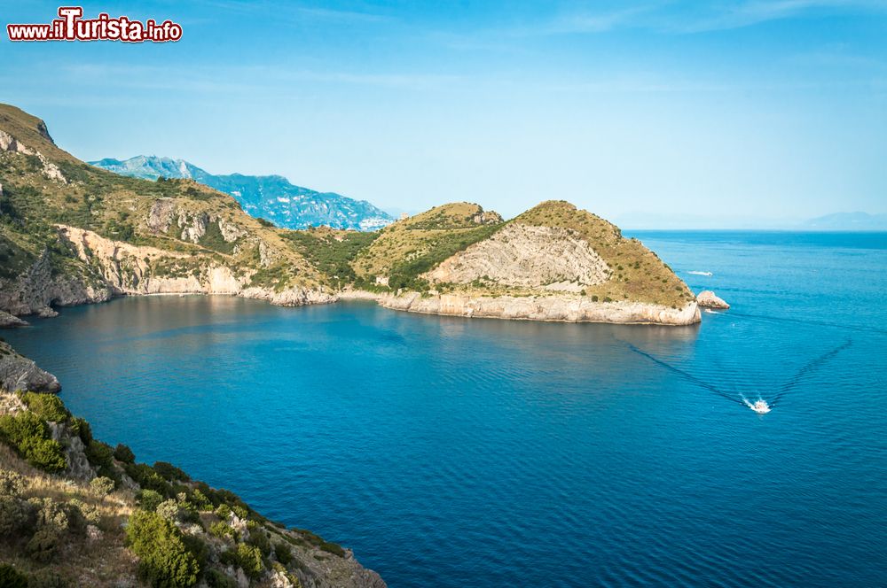 Immagine La costa nei pressi di Nerano, al confine tra la Costiera Amalfitana e quella Sorrentina in Campania