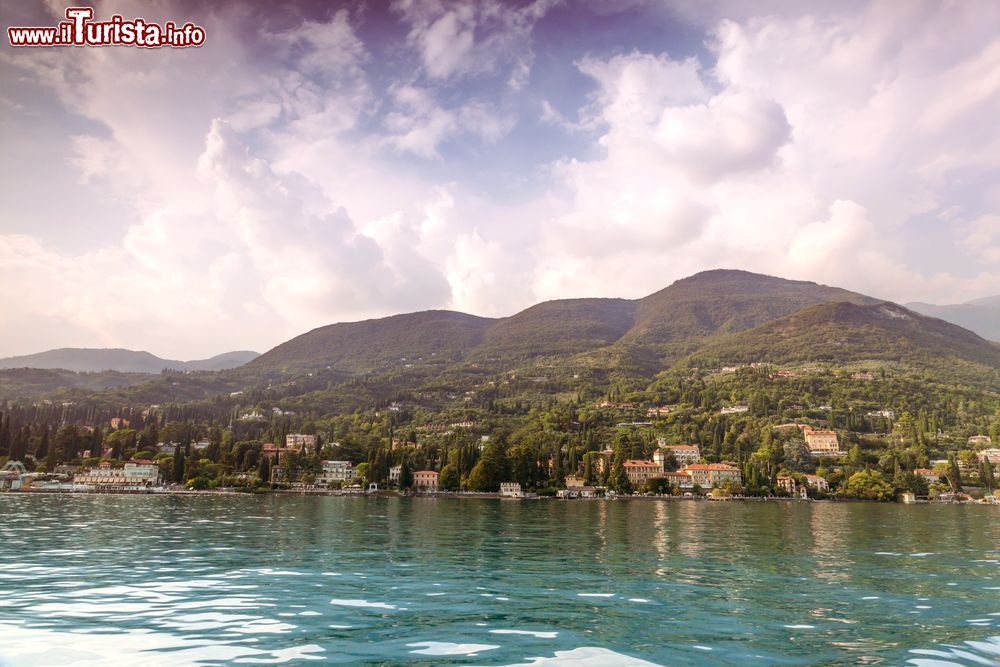 Immagine La costa occidentale del Lago di Garda e il borgo di Toscolano Maderno in Lombardia