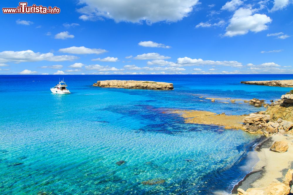 Immagine La costa selvaggia della Blue Lagoon vicino a Polis, isola di Cipro