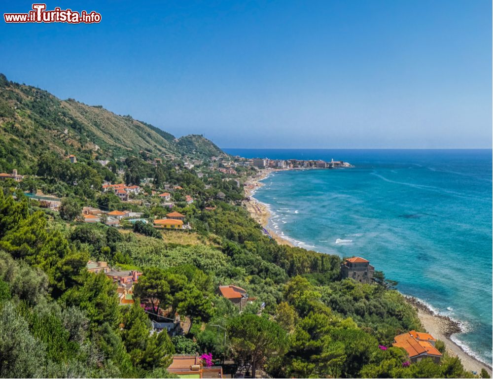 Immagine La costa spettacolare del Cilento nei pressi di Montecorice in Campania