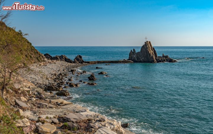 Immagine La costa tra Moneglia e Riva Trigoso, lungo la riviera di Levante in Liguria
