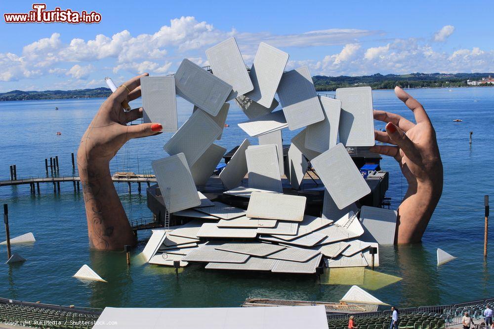 Immagine La costruzione del palco della Carmen al festival di Bregenz sul Bodensee in Austria - © RukiMedia / Shutterstock.com