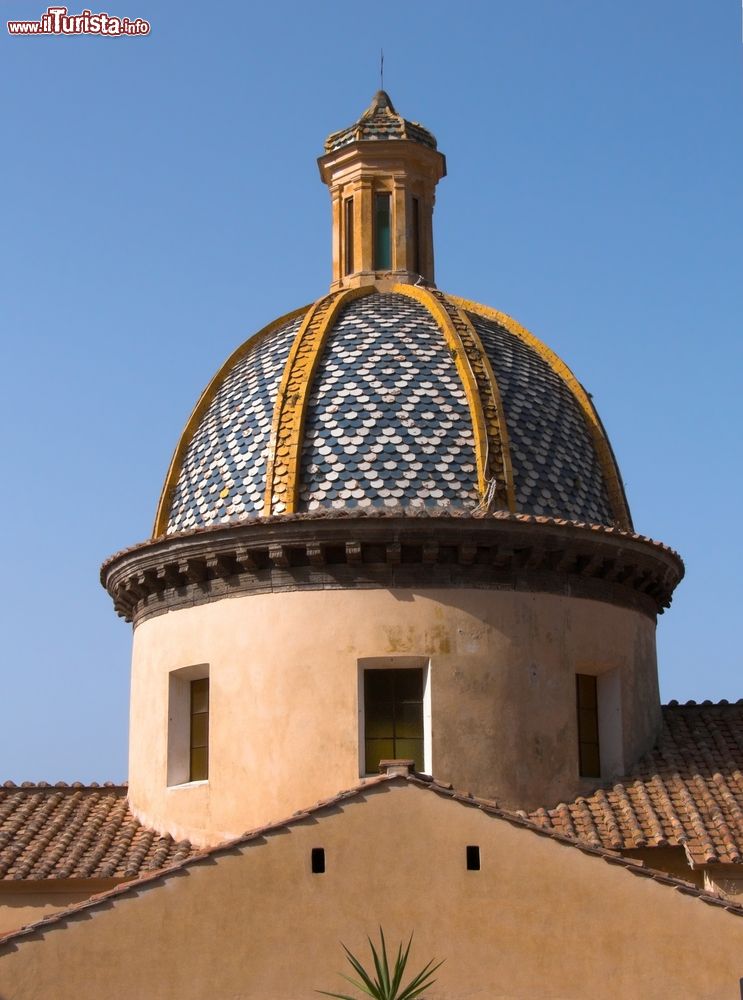 Immagine La cupola della Chiesa di San Gennaro a Praiano, Costiera Amalfitana