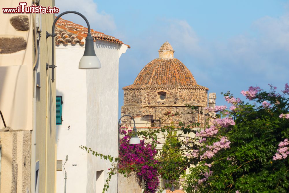 Immagine La cupola della chiesa di San Giuseppe a Orosei, provincia di Nuoro, Sardegna.