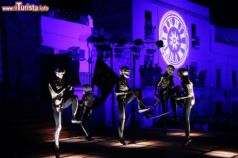 Immagine La Dansa de la Mort a Verges in Catalogna, l'evento del giovedì Santo
