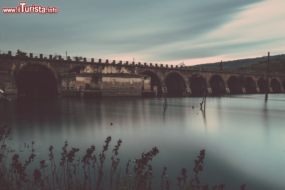 Immagine La diga di Santa Chiara sul fiume Tirso vicino a Ulà