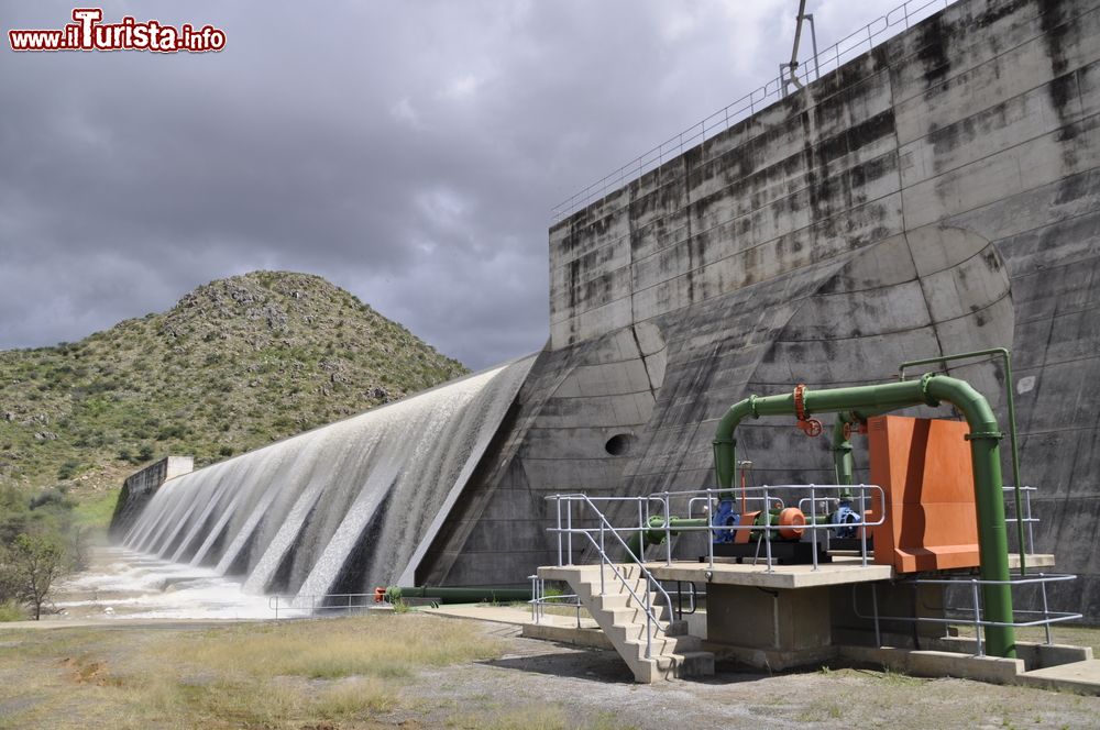 Immagine La diga Otjivero Dam  in Namibia, non lontano da Gobabis