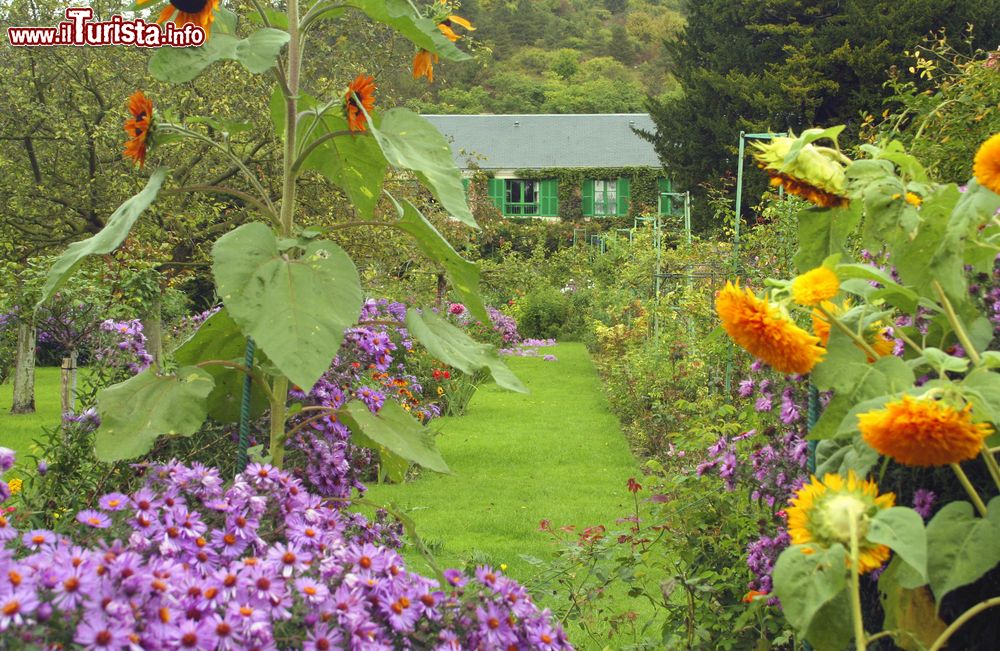 Immagine La dimora del pittore impressionista Claude Monet a Giverny, Francia.