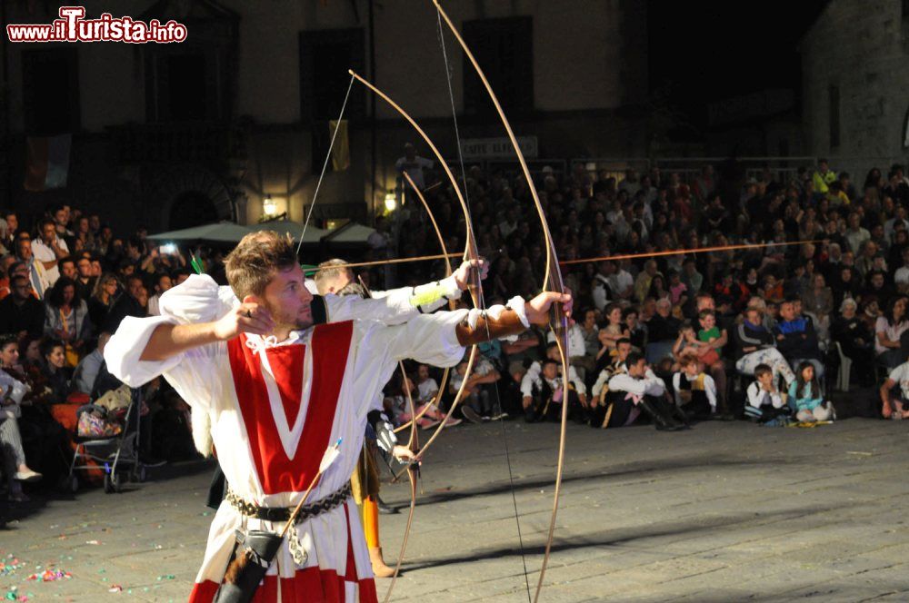 Immagine La Disfida degli Arcieri di Terra e di Corte a Fivizzano, una delle manifestazioni storiche della Lunigiana