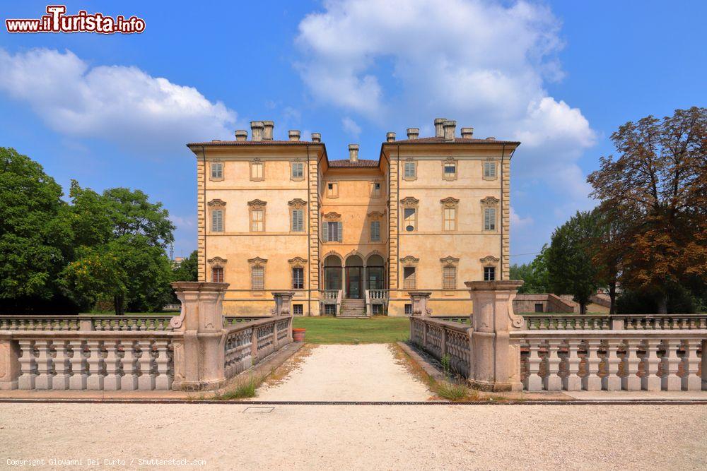 Immagine La elegante Villa Pallavicino di Busseto, fotografata in estate - © Giovanni Del Curto / Shutterstock.com