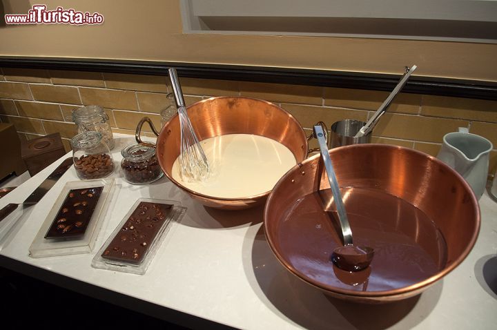 Immagine La fabbrica del cioccolato a Jungfrau, Svizzera. Prelibatezze a base di cacao nero e bianco in tutte le sue versioni in uno dei più alti musei al mondo dedicato a questo prodotto.