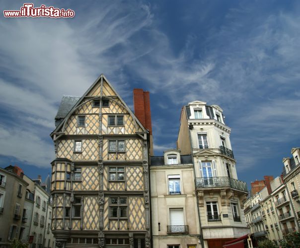 Immagine La facciata a graticcio della Casa di Adamo ad Angers, Francia - © 121186327 / Shutterstock.com