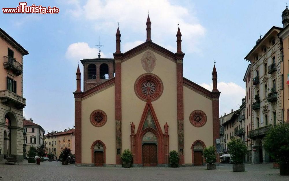 Immagine La facciata del Duomo di pinerolo in Piemonte - © Mattana - CC BY-SA 3.0, Wikipedia