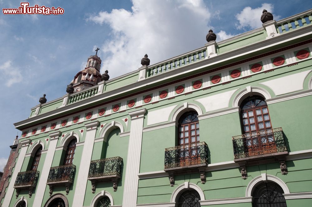 Immagine La facciata del Museo delle Armi nel centro storico di Puebla, Messico.
