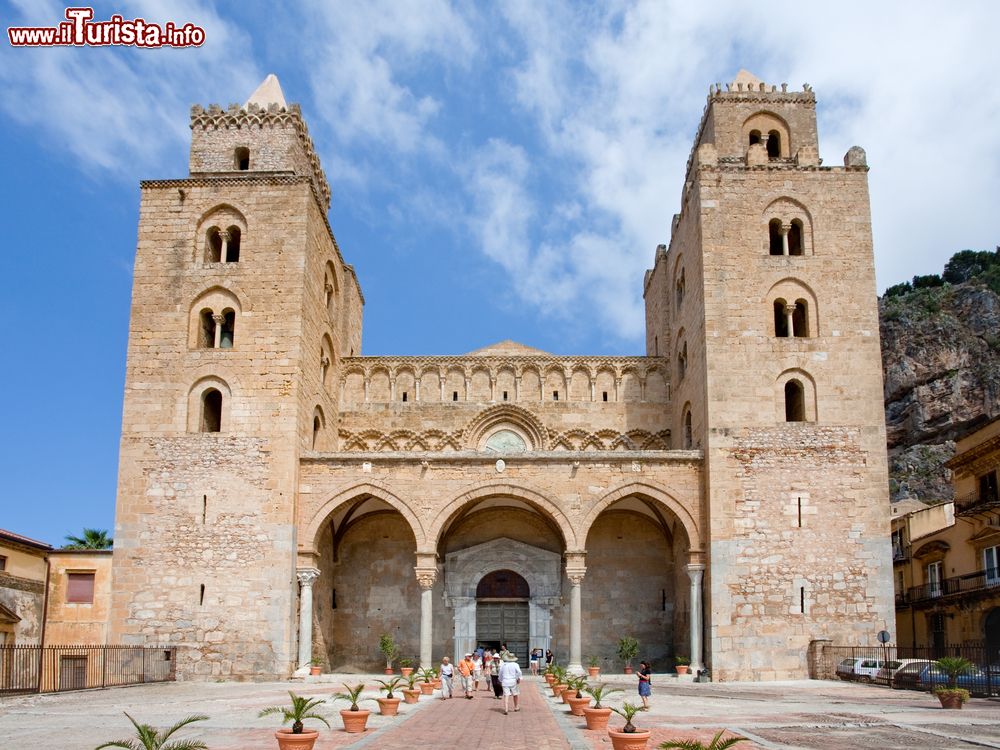 Immagine La facciata della Cattedrale di Cefalù, parimonio UNESCO dell'umanità