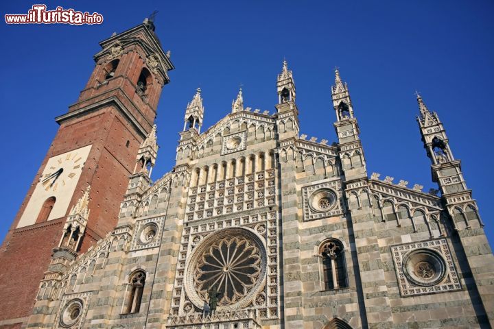 Immagine La facciata della Cattedrale di Monza in Lombardia  - © TessarTheTegu / Shutterstock.com