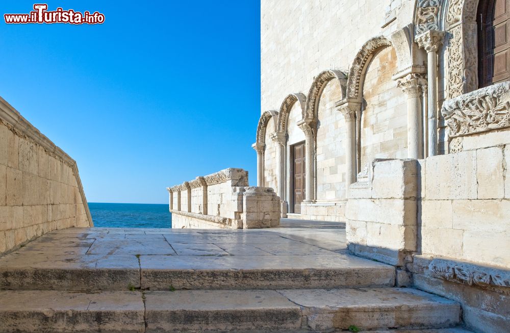 Immagine La facciata della cattedrale di Trani, Puglia. La sua costruzione risale all'XI° secolo.