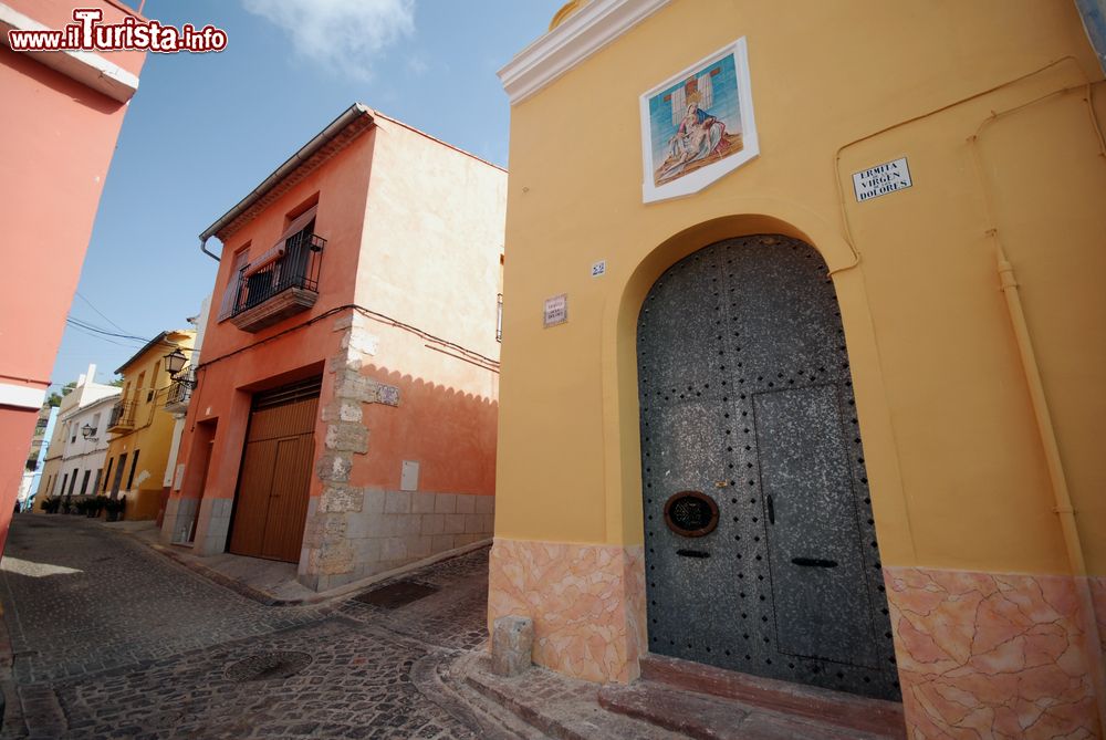 Immagine La facciata della chiesa della Vergine nel centro di Sagunto, Spagna.