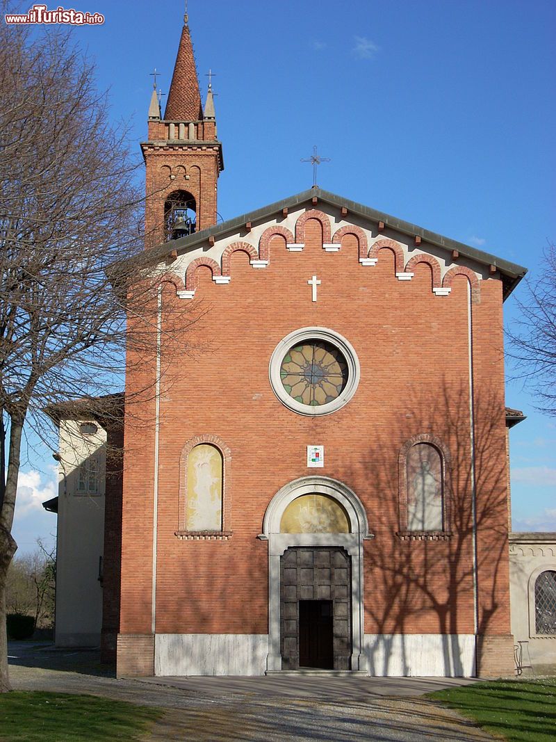 Immagine La facciata della chiesa di Marne una delle frazioni del comune di Filago in Lombardia - © Giorces - Wikipedia