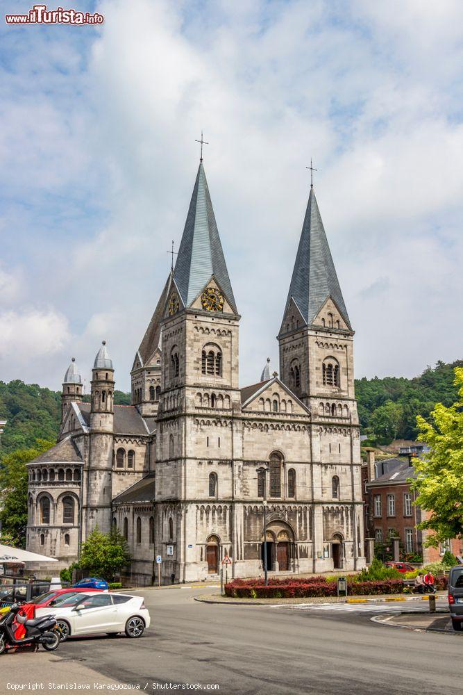 Immagine La facciata della chiesa di Saint Remacle a Spa (Belgio) in estate. Riflette la prosperità dell'architettura e dei mobili che resero celebre la città belga alla fine del XIX° secolo - © Stanislava Karagyozova / Shutterstock.com