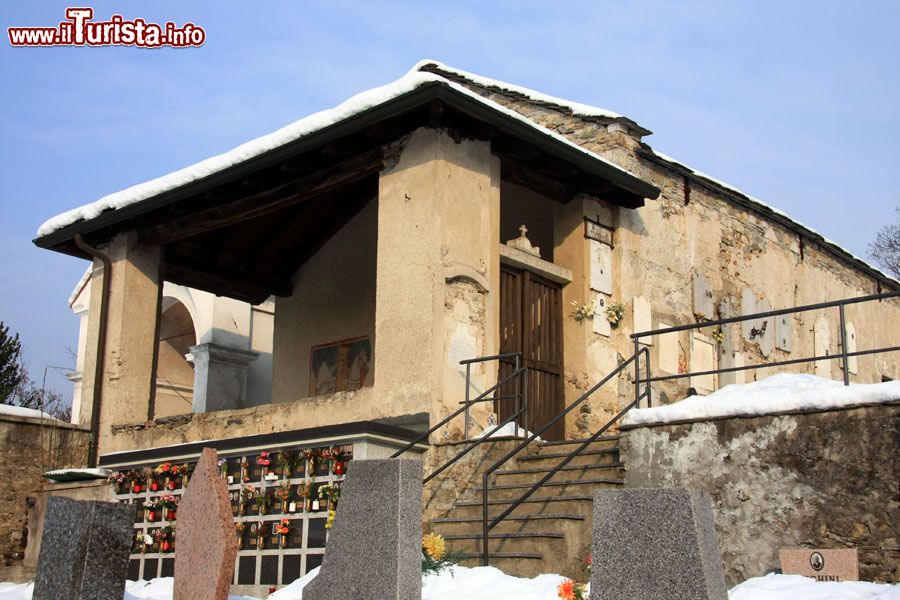 Immagine La facciata della Chiesa di San Martino di Engravo a Bolzano Novarese - © Alessandro Vecchi - CC BY-SA 3.0, Wikipedia