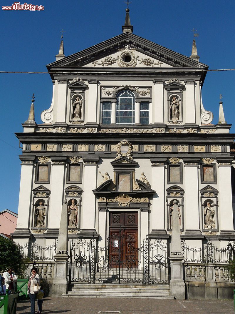 Immagine La facciata della Chiesa di Santa Maria delle Grazie a Carignano