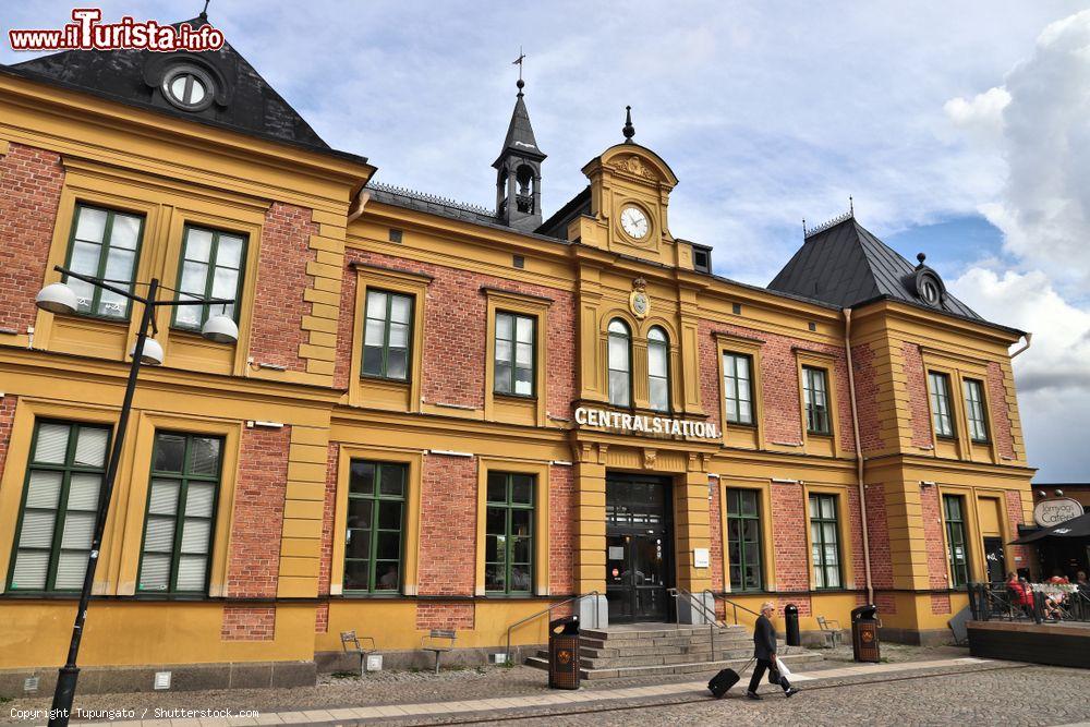 Immagine La facciata della stazione centrale di Linkoping, Svezia - © Tupungato / Shutterstock.com