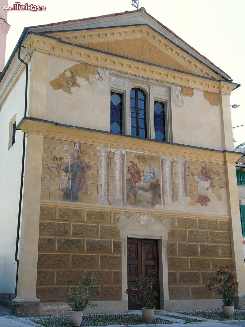 Immagine La facciata dell'Oratorio di San Rocco a Garbagna in Piemonte - © Davide Papalini, CC BY-SA 3.0, Wikipedia