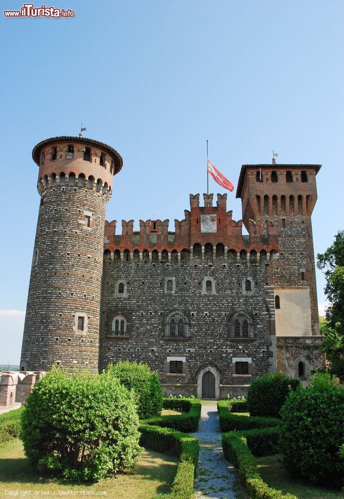 Immagine La facciata di Castel Bonoris a Montichiari, provincia di Brescia in Lombardia - © Drimi / Shutterstock.com