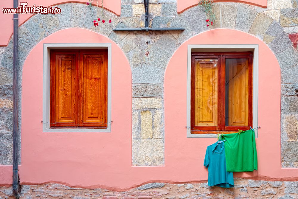 Immagine La facciata di un edificio nel centro storico di Barga, villaggio in provincia di Lucca.