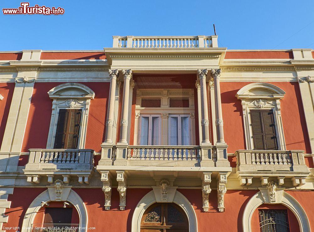 Immagine La facciata di un palazzo barocco a Galatina, Puglia, fotografato al tramonto - © Alvaro German Vilela / Shutterstock.com