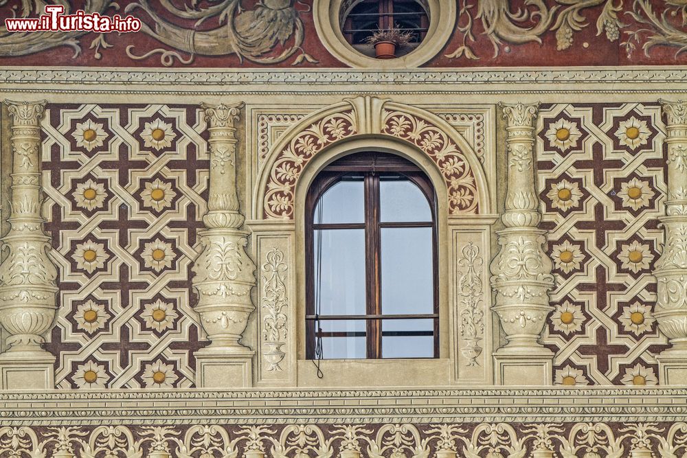 Immagine La facciata di un palazzo rinascimentale nel centro storico di Vigevano in Lombardia