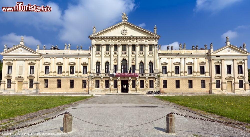 Immagine La facciata monumentale di VIlla Pisani a Stra, in Veneto - © Fulcanelli / Shutterstock.com