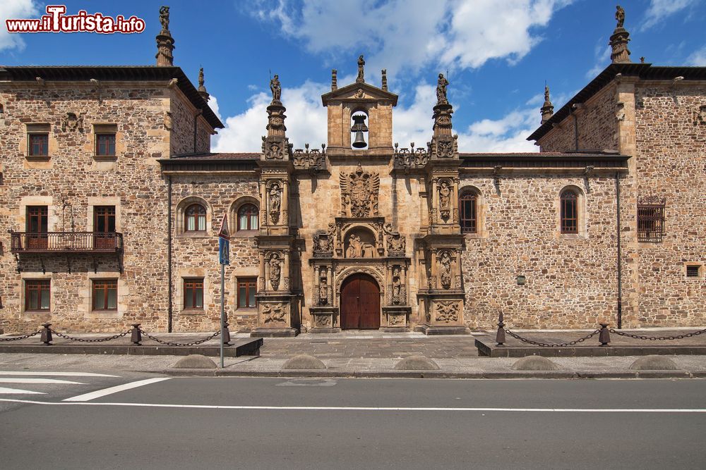 Immagine La facciata rinascimentale dell'Università di Onati, Paesi Baschi, Spagna.