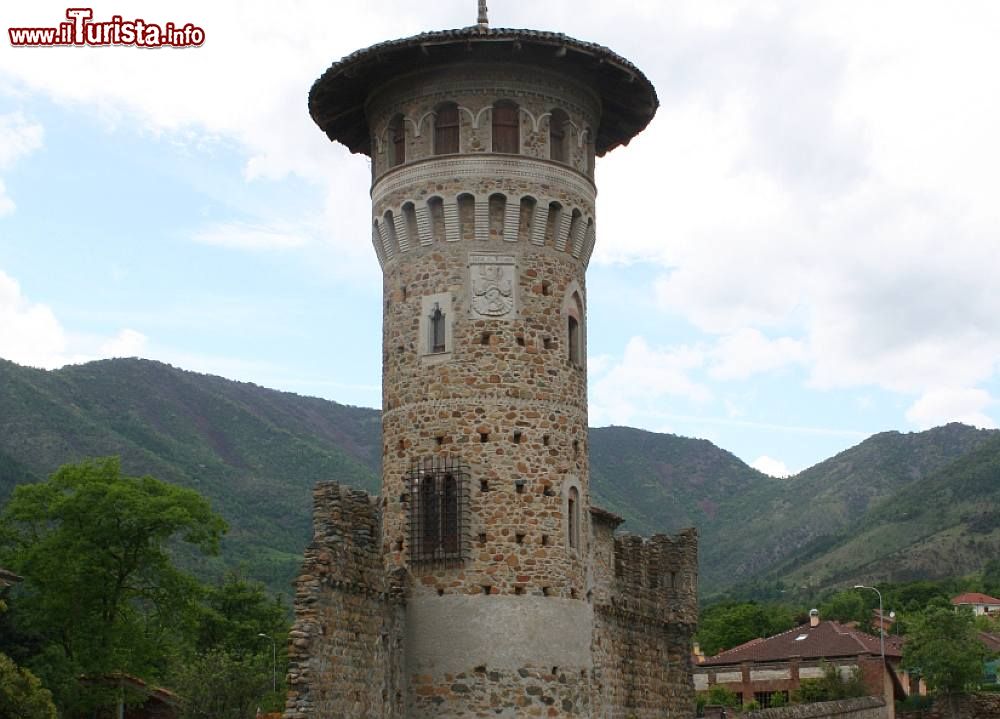 Immagine La famosa Torre di Val DellaTorre in Piemonte, provincia di Torino - © ValterVB, CC BY-SA 3.0, Wikipedia