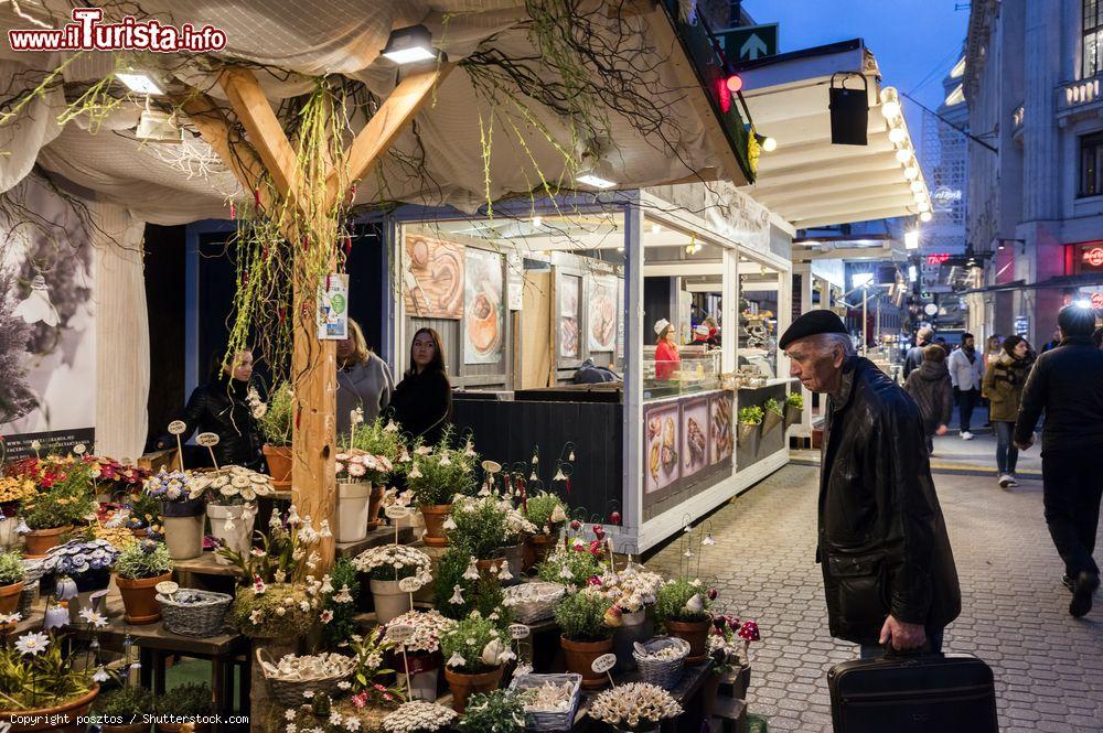 Immagine La festa di Primavera a Budapest con i mercatini di Pasqua, Ungheria - © posztos / Shutterstock.com