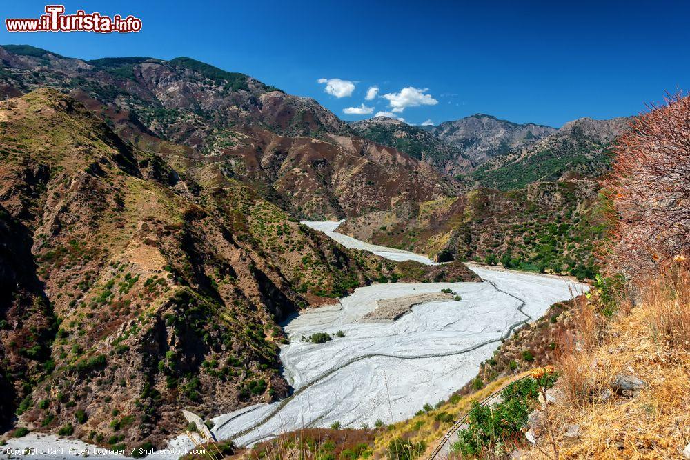 Immagine La Fiumara di Amendolea, Parco Nazionale dell'Aspromonte, trekking in Calabria - © Karl Allen Lugmayer / Shutterstock.com