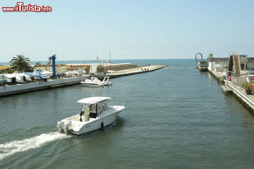 Immagine La foce del fiume Versilia a Cinquale in Toscana - © DV - CC BY-SA 3.0, Wikipedia