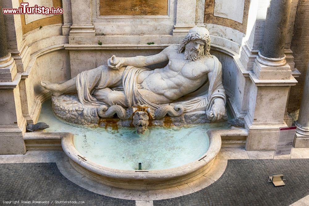 Immagine La fontana del Marforio a Roma. - © Roman Romanadze / Shutterstock.com