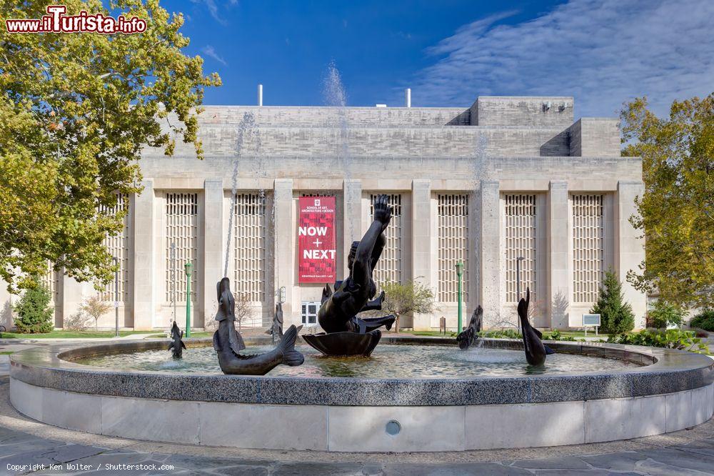 Immagine La fontana della Nascita di Venere in Showalter Plaza all'Indiana University di Bloomington, USA - © Ken Wolter / Shutterstock.com