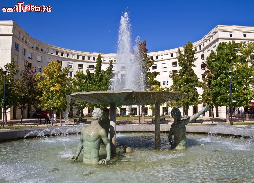 Immagine La fontana della Tessaglia a Montpellier, Francia.